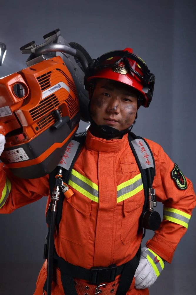 今日18时见证荣耀丨最美消防员王孝冬当选2020龙江在线好人