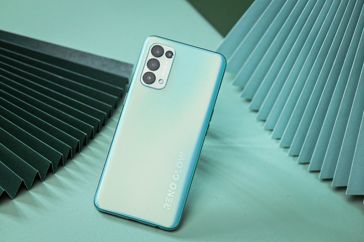 首先要谈的肯定是oppo reno5系列新机的外观设计,第一眼看上去就深得