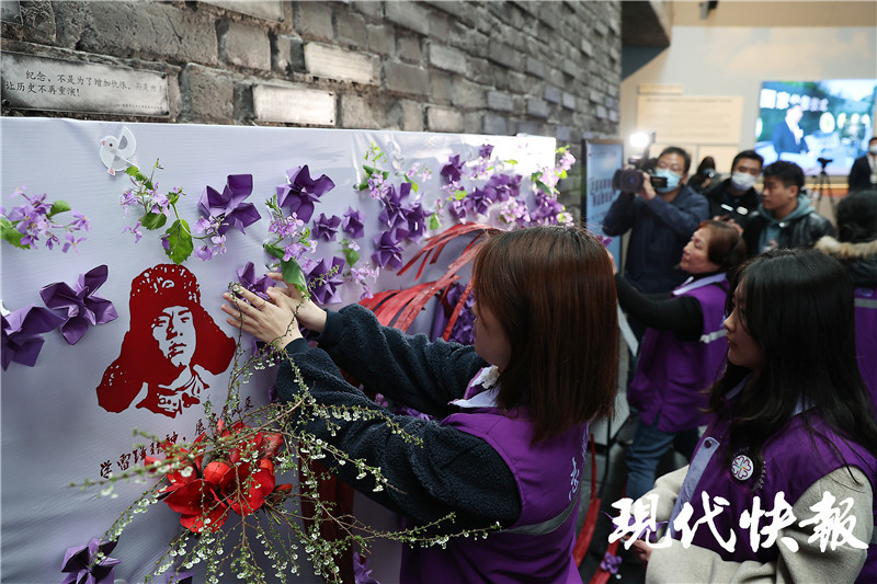 学雷锋日南京紫金草志愿者用声音传承服务精神