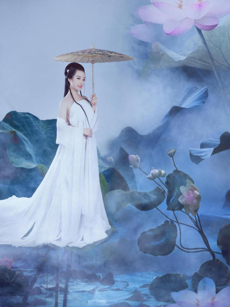 《灵修》,属于唯美画风令人神往的梦幻写真里,有位仙女小姐姐