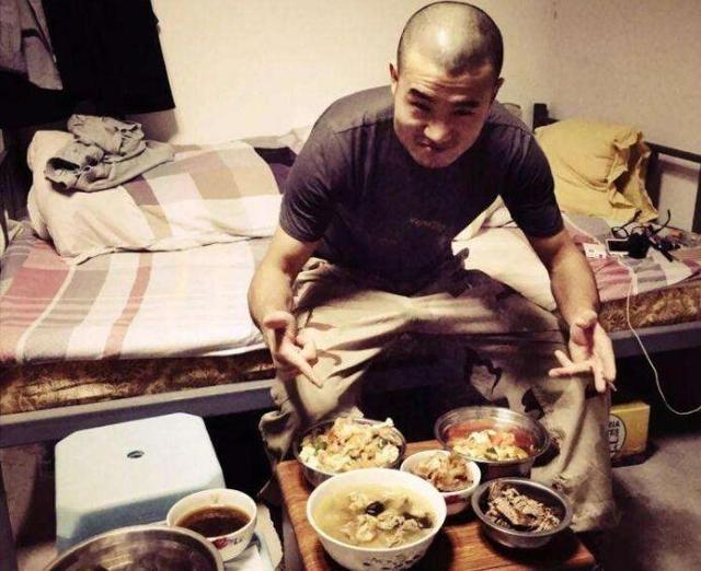 白晓保出生于1987年,他的老家在陕西咸阳的一个普通农村.