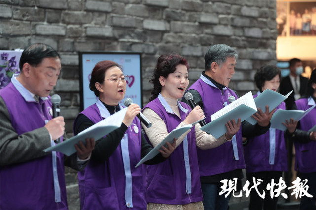 学雷锋日,南京紫金草志愿者用声音传承服务精神