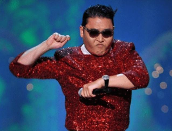 还记得那个跳"骑马舞"的鸟叔吗?曾火遍全球,如今现状令人唏嘘