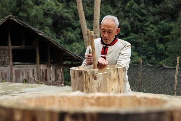 遵义|遵义务川：惊蛰仡佬传统制桶诱蜂忙