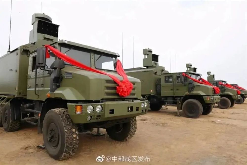 既可改装为油料补给车,弹药运输车等运输平台,也可加装火炮,导弹等