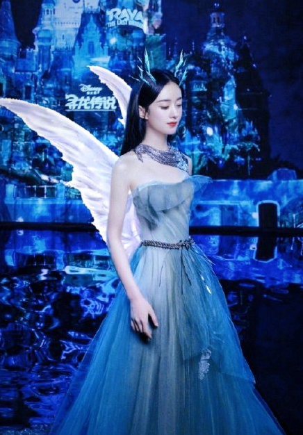 赵丽颖寻龙传说上线官方晒迪士尼城堡大片粉丝魔改仙气足