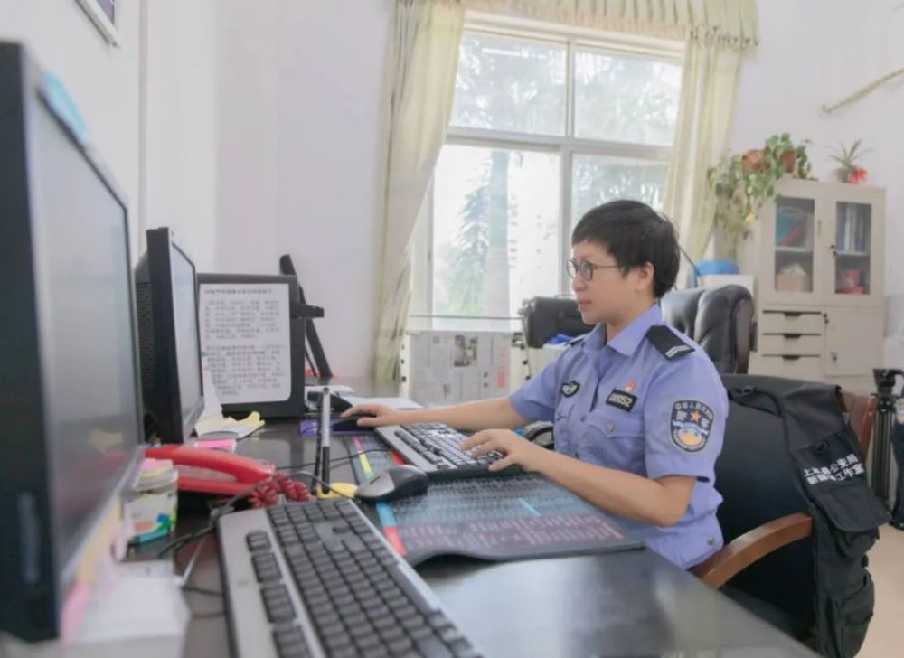 上思公安女辅警许玉荣被授予"全国巾帼建功标兵"荣誉称号_腾讯新闻