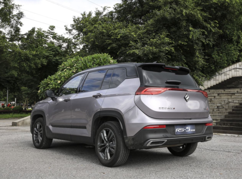 总之,新宝骏rs-5 300t的外观造型硬朗大气,内饰设计也很有品质感,车内