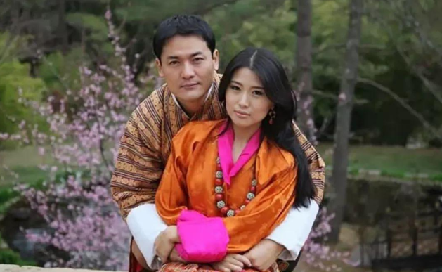 不丹老国王娶4个亲姐妹,个个肤白貌美,生下5个女儿比花还娇艳