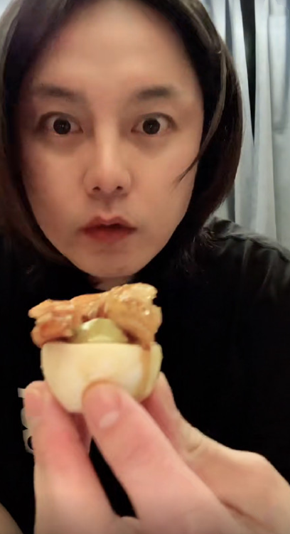 尹正减肥餐吃到肉的反应像极了减肥的你我