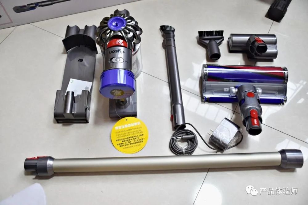 第一台吸尘器选什么试试入门级戴森吸尘器小巧灵活的戴森v7