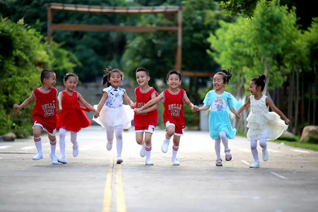 孩子|幼儿园提倡“素食主义”，孩子不吃肉，会影响自身发育吗？