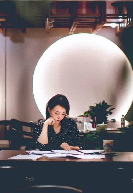 再传董卿被央视封杀遭开除 央视节目微博发文给出答案力破传闻