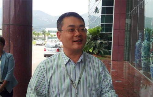 曹德旺的小儿子曹代腾人也很低调,除了那场盛大的婚礼,少有其事迹流传