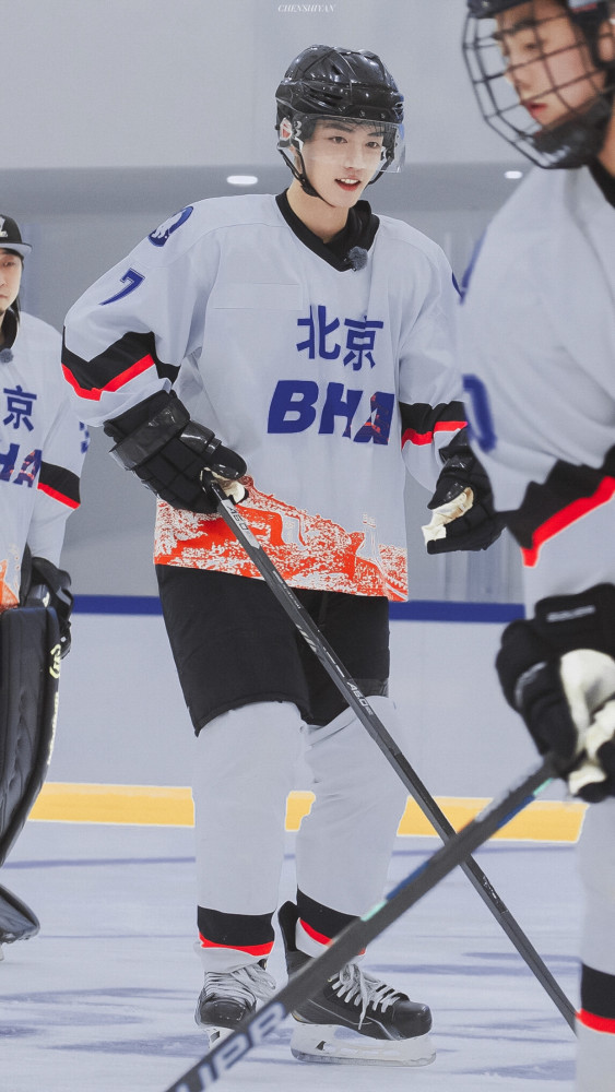 肖战冰球服壁纸我直呼太帅了太帅了太帅了