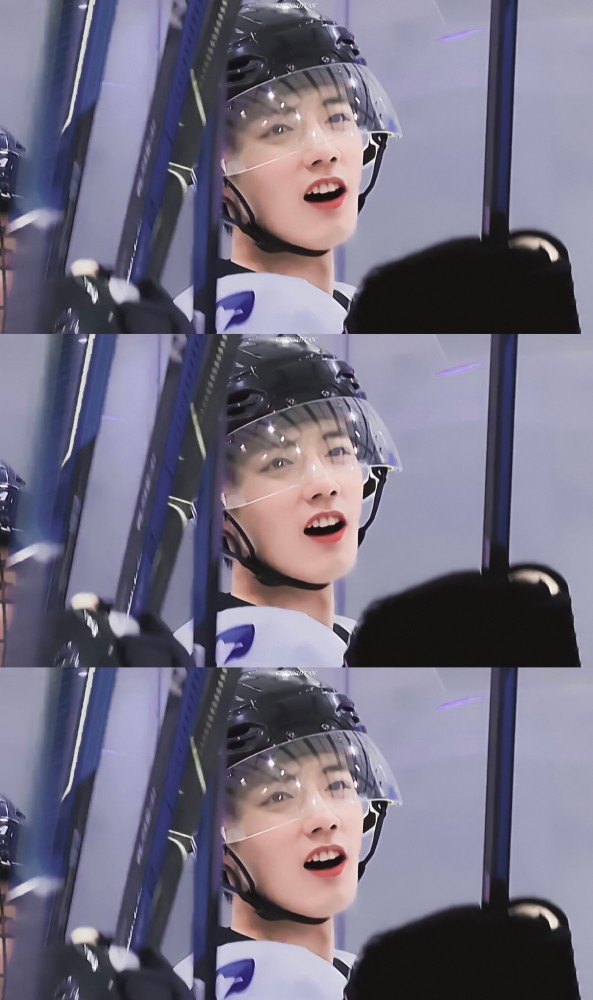 肖战冰球服壁纸我直呼太帅了太帅了太帅了