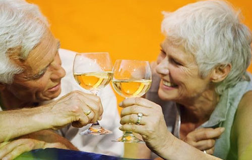 哈佛大学|适量喝酒有益无害？哈佛大学的研究：并不鼓励所有人都这么做