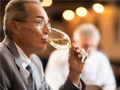 哈佛大学|适量喝酒有益无害？哈佛大学的研究：并不鼓励所有人都这么做