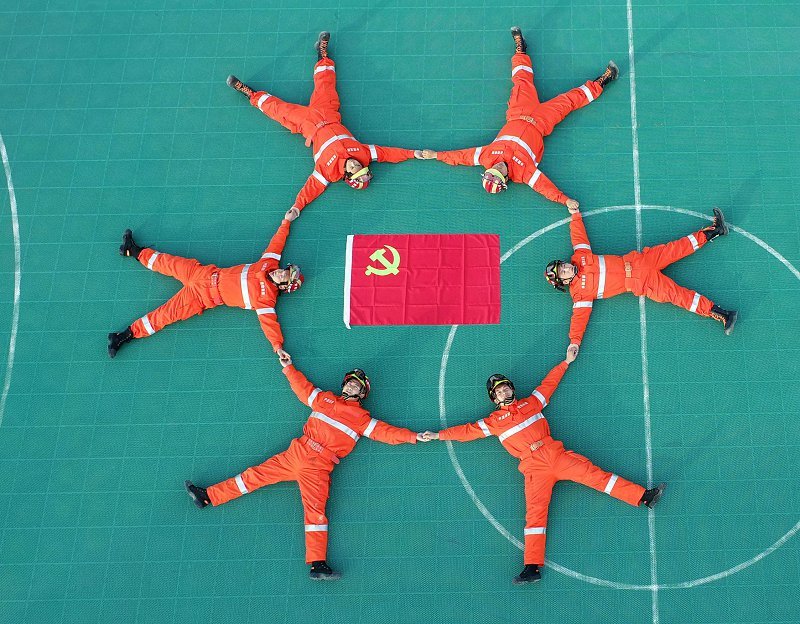 甘肃平凉红门硬汉拍摄创意大片喜迎建党100周年