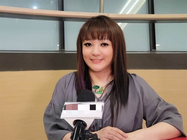 知名作家曝猛料!一线女星开价200万陪富商,模特出身荧幕形象清纯