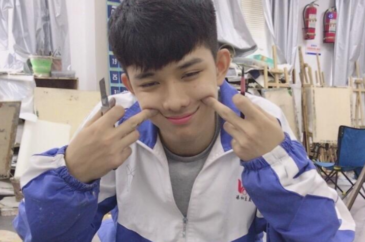 初中男生自认为"帅气"的行为,在老师眼中很幼稚,女生也讨厌_腾讯新闻