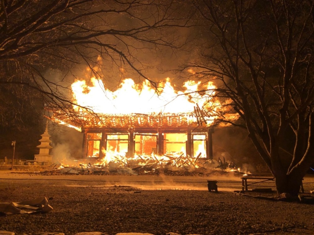 韩国千年古寺遭纵火整座宝殿被烧光网友直呼心痛