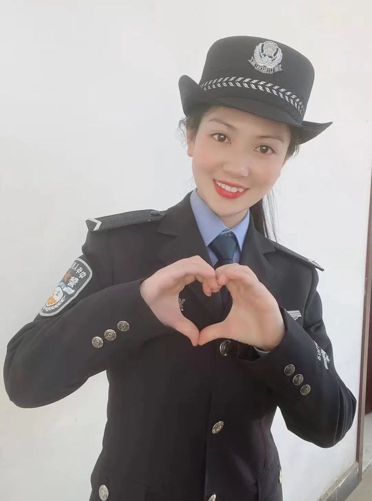 一线传真笑靥如花不负芳华速观安阳女警们的甜美微笑上