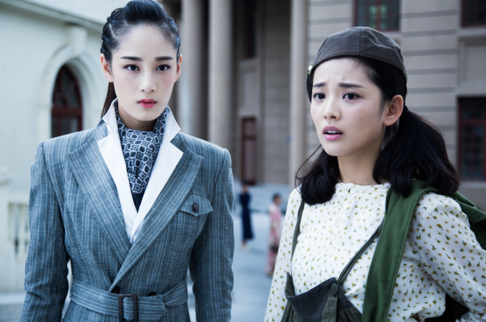 剧中,看似洒脱不羁,不按常理出牌的逗比青年霍飞,实际是一个深藏不露