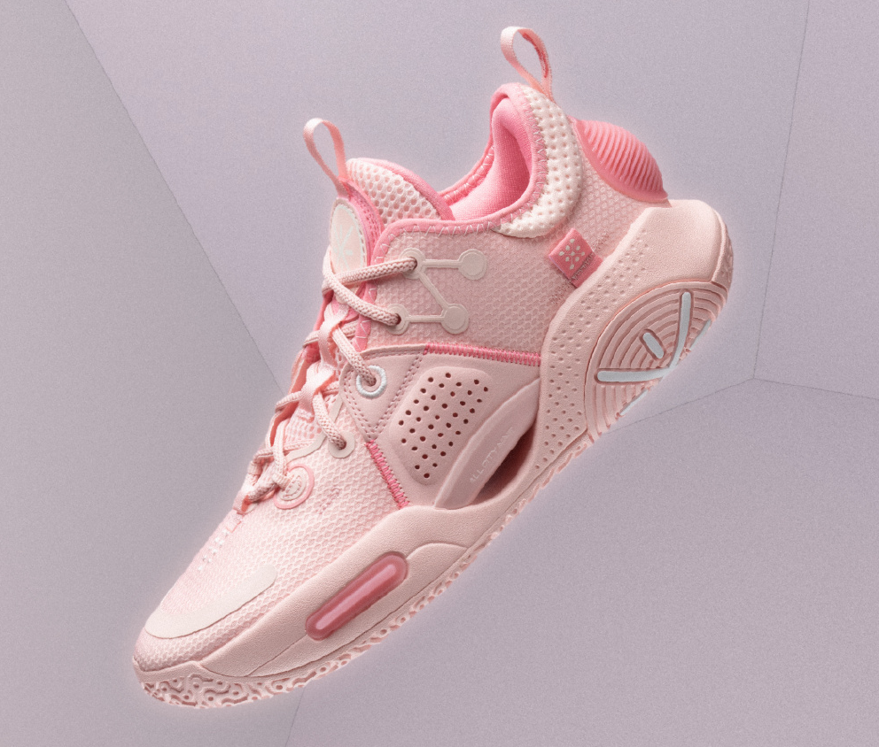 全城9代樱花配色狗哥已经给大家介绍过了,颜值很高,鞋身用深浅不一的