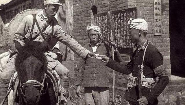 在冯的部队中,谷广善结识了我党成员,受其影响,他开始阅读先进书籍