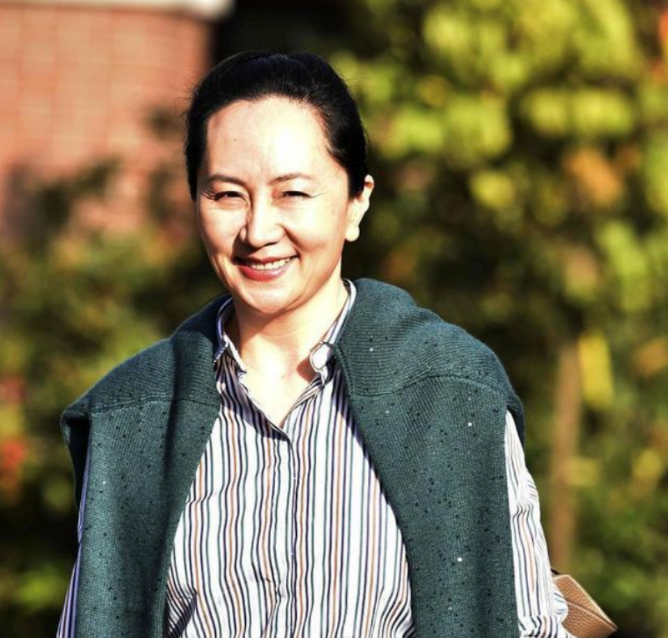 孟晚舟罕见换发型,遮住发际线瞬间年轻10岁,重整面貌迎接新结局