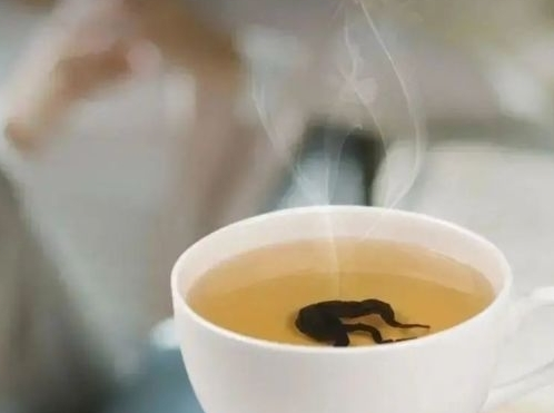 高脂血症|人到中年，4大“升脂大户”最好少吃，预防血管堵塞