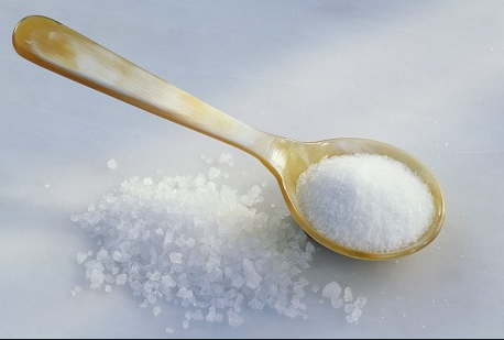 高脂血症|人到中年，4大“升脂大户”最好少吃，预防血管堵塞