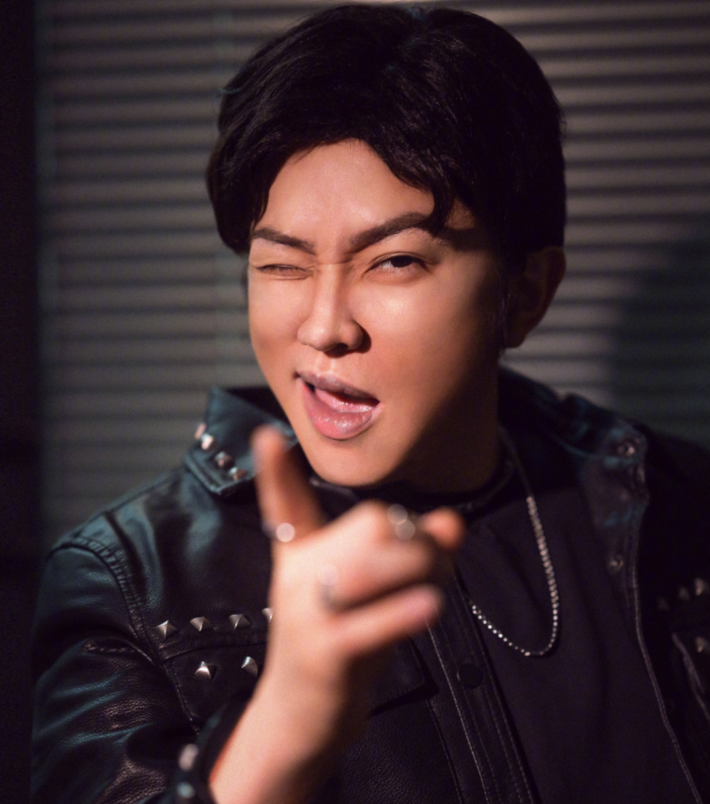 王祖蓝模仿陈志朋,再现经典wink,本尊回应:的确挺油