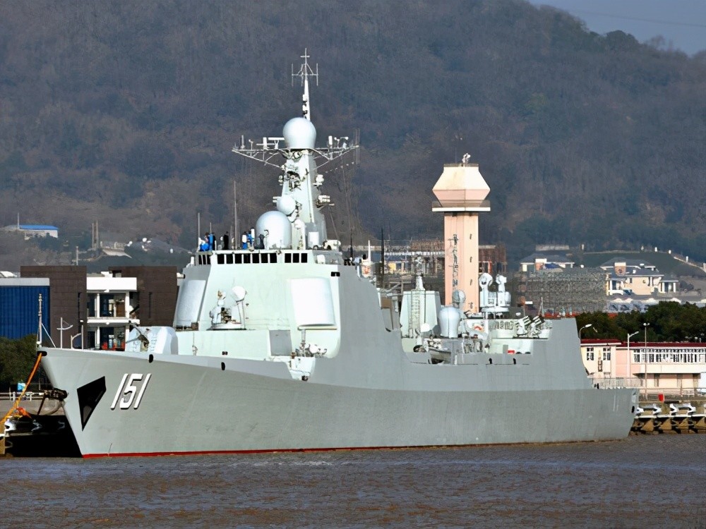 051型驅逐艦(2014年9月26日退出現役)長沙號173,052d型驅逐艦廣州號