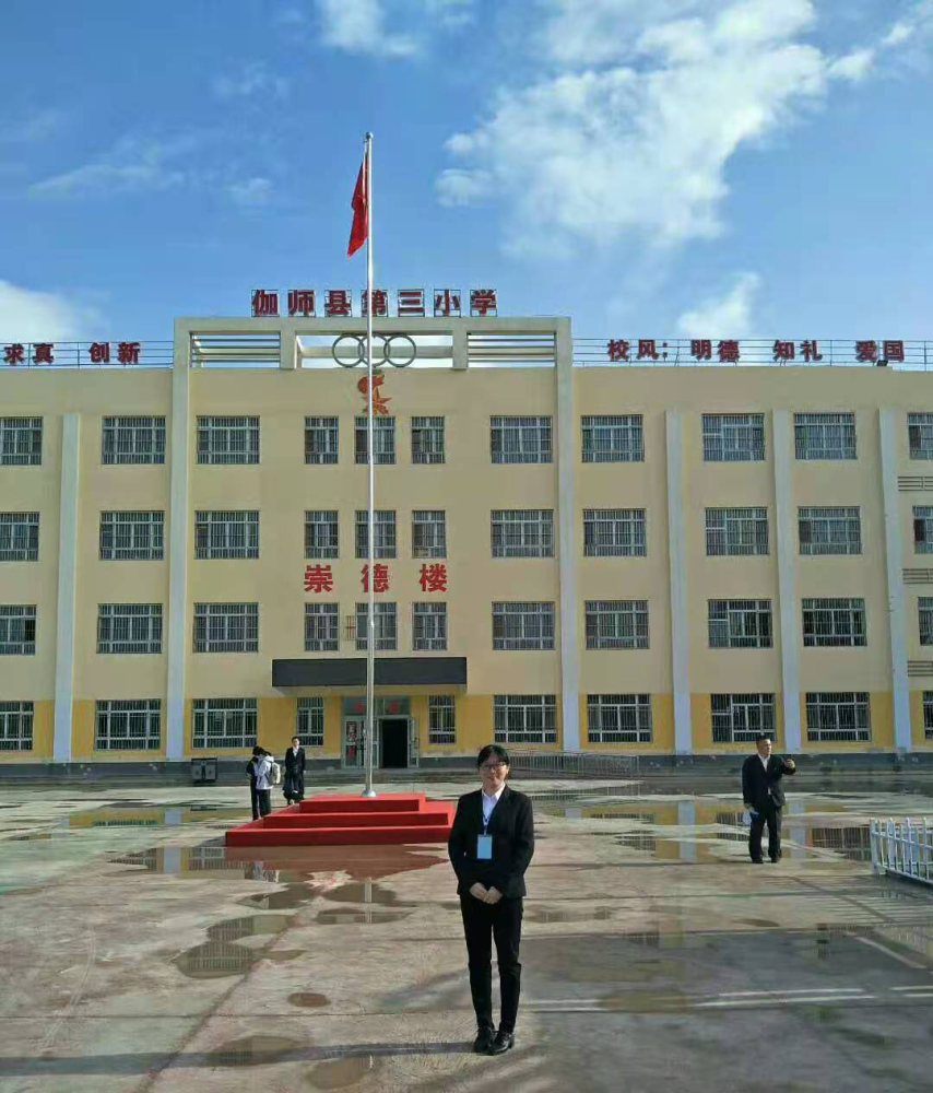 4月20日早上,崔小萍老师在新疆喀什地区伽师县巴仁镇第三小学开展为期