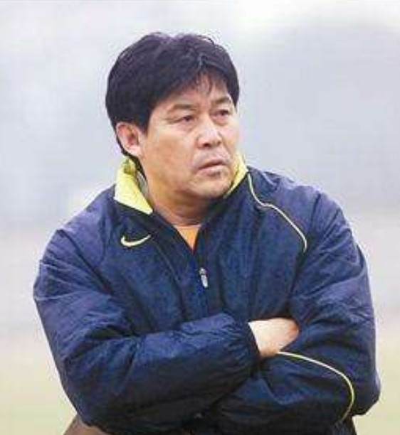 前大连万达足球队主教练迟尚斌因病去世 享年72岁_腾讯新闻