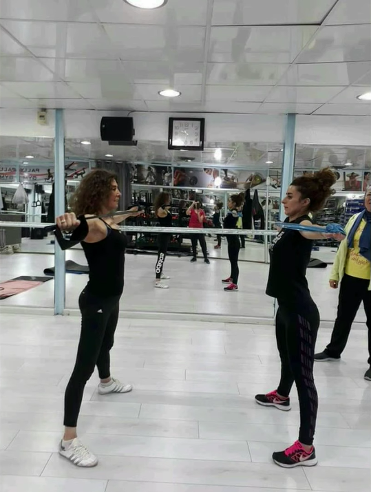 88岁健身女教练爆上热搜13亿网友在线嫉妒好身材我才是老年人吧