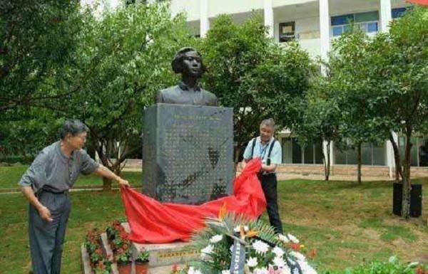 抗日女杰林心平铁丝穿乳死后被扔进硫酸缸没有说出一句秘密