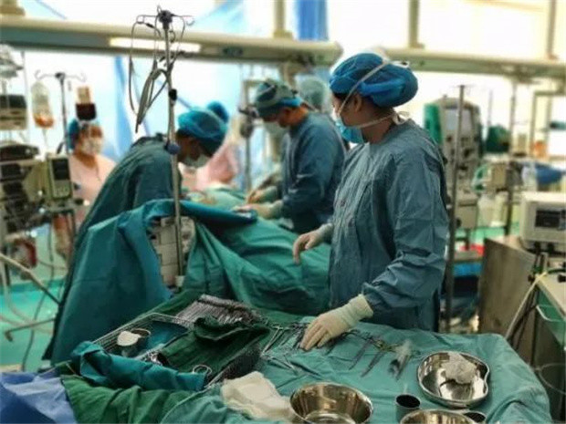 青岛妇儿医院|9岁“暴心”男童几度生死一线！青岛妇儿医院数十科室通力合作转危为安