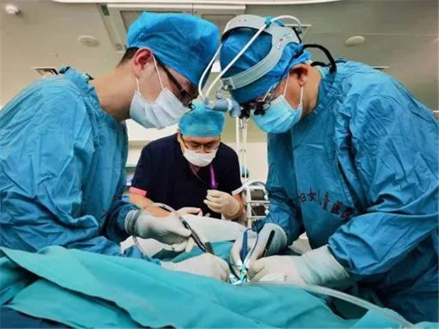 青岛妇儿医院|9岁“暴心”男童几度生死一线！青岛妇儿医院数十科室通力合作转危为安