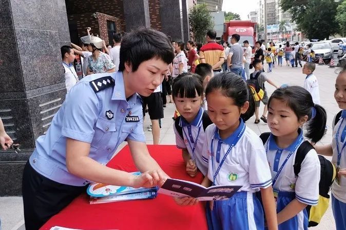 忠于职守致敬了不起的她陈少虹全力维护虚实空间的安全