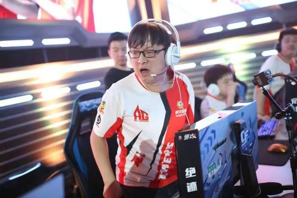 穿越火线绝迹重回赛场却变得唯唯诺诺只因怕被再次换下