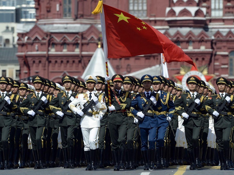解放军三军仪仗队亮相红场阅兵中国一直践行结伴不结盟的政策,而在