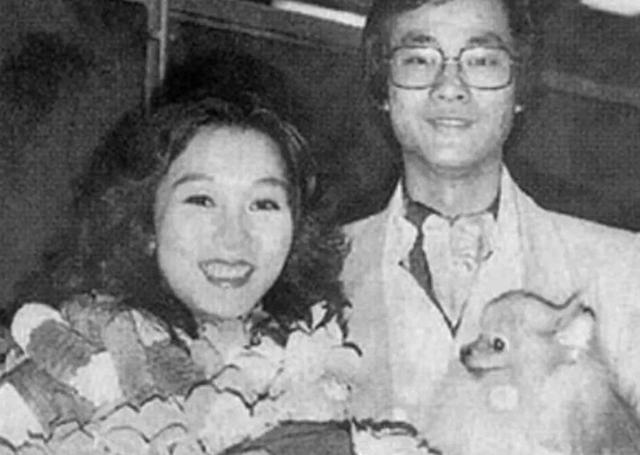 当时郑少秋与卢慧茹爱得轰轰烈烈,没有获得父母的同意,也没有举办婚礼