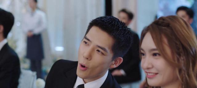 艾静太会了沈哲脸上全是口红印吴白艾情洞房花烛被打扰扔手机