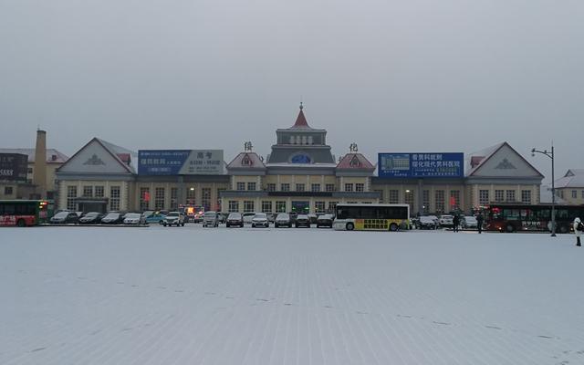 绥化站总占地面积5000平方米,设有3台4线,是黑龙江省中南部地区重要的