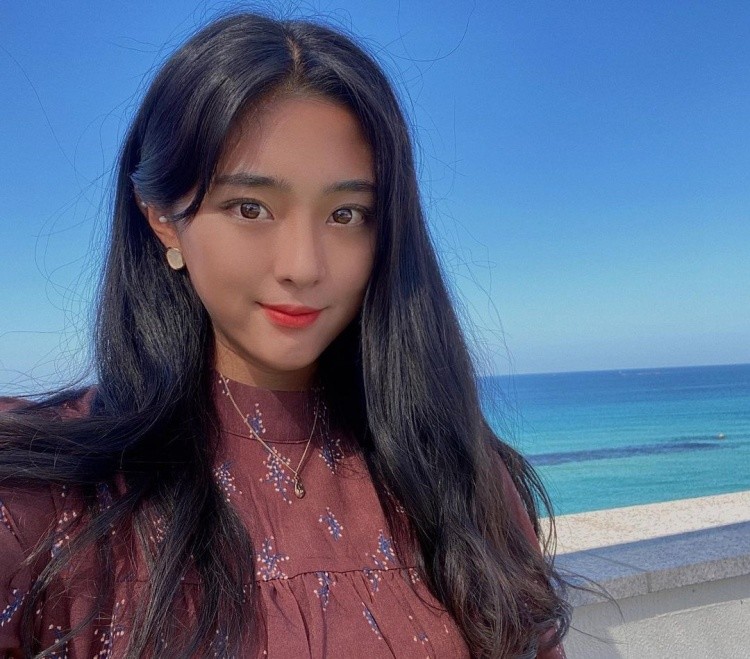 遗憾又一美女球员退役曾接受十字韧带手术仅踢1年职业足球