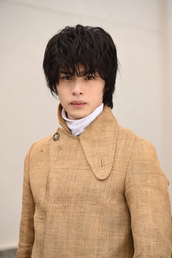 假面骑士圣刃新王剑的变身者公开正是复活之后的贤人