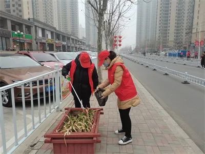 本次志願服務活動共有100餘名志願者參與到其中,南高營社區通過組織